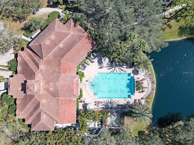 bird's eye view with a water view