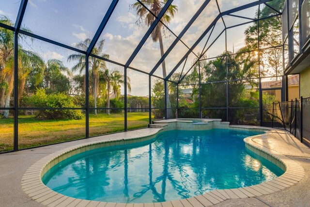 10534 Bermuda Isle Dr, Tampa, FL 33647 - view of pool with an in ground hot tub, a yard, glass enclosure, and a patio