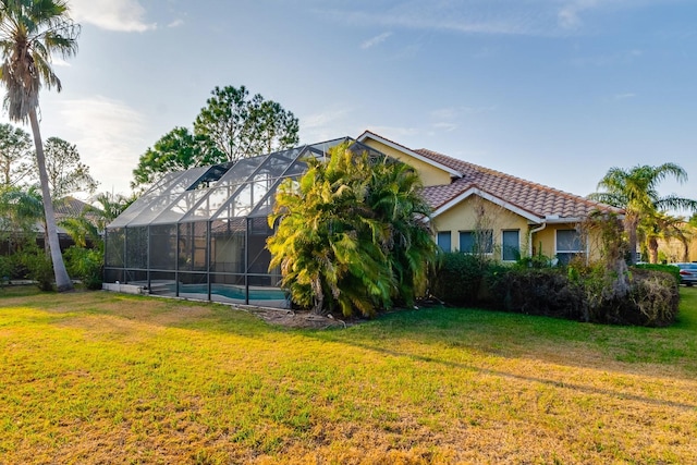 10534 Bermuda Isle Dr, Tampa, FL 33647 - exterior space featuring a lanai and a lawn