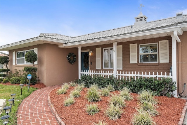 view of front of home featuring a porch