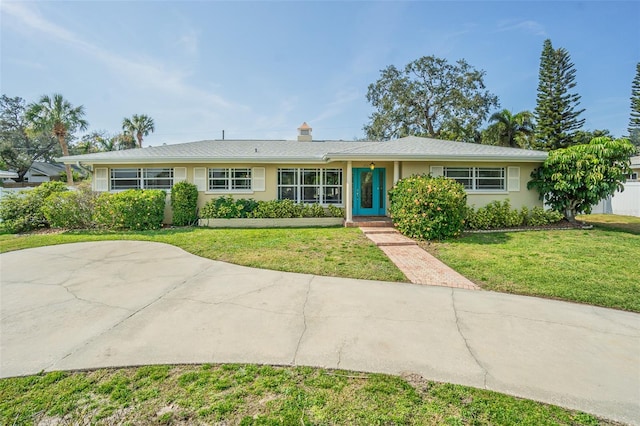 single story home featuring a front lawn