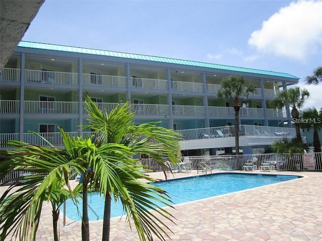 view of swimming pool