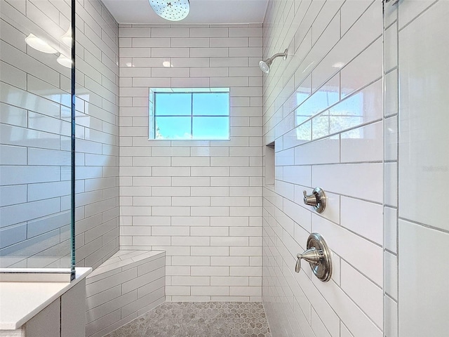 bathroom featuring tiled shower