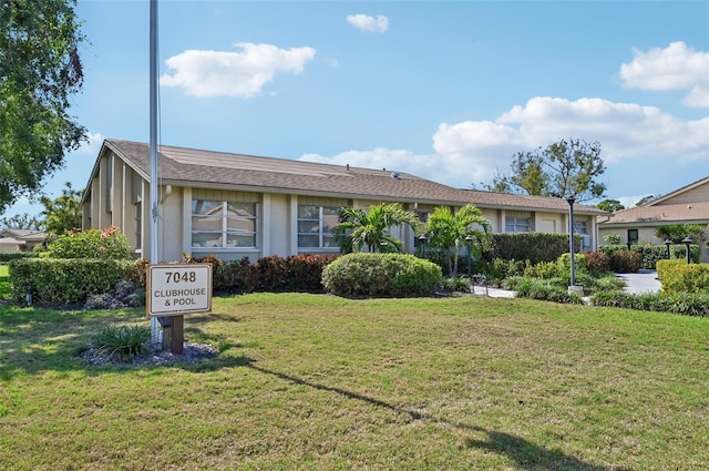 ranch-style house featuring a front yard