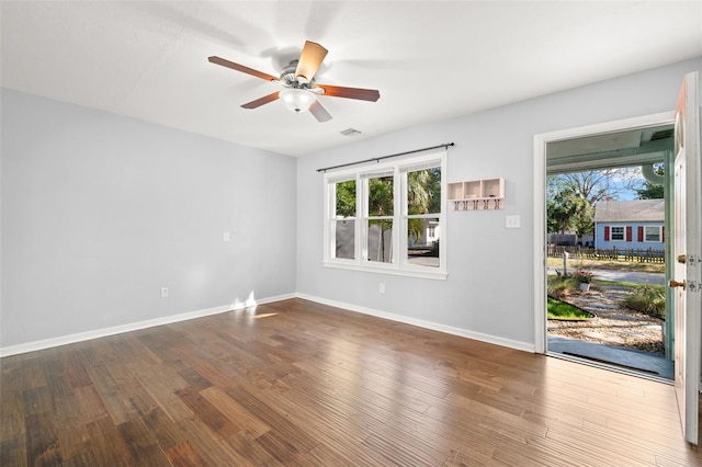 unfurnished room with dark wood-type flooring and ceiling fan