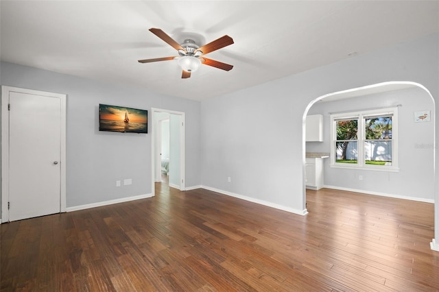 unfurnished room featuring dark wood-type flooring and ceiling fan