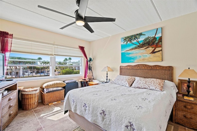 bedroom featuring ceiling fan and a textured ceiling