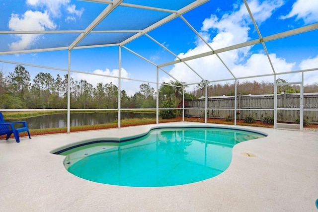 view of swimming pool featuring a lanai, a patio area, fence, and a fenced in pool