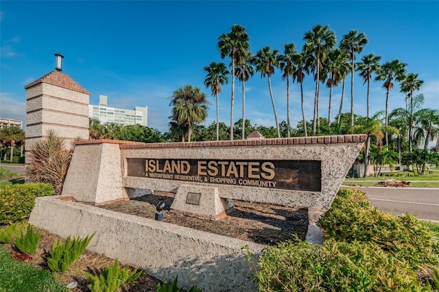 view of community / neighborhood sign