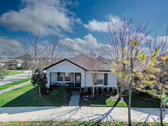 view of front of home featuring a front yard