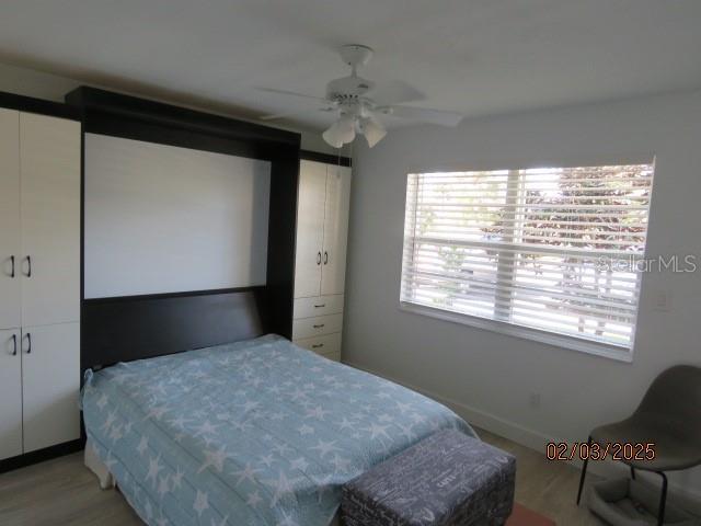 bedroom featuring ceiling fan