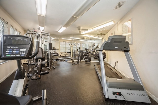 exercise room with visible vents, ceiling fan, and baseboards