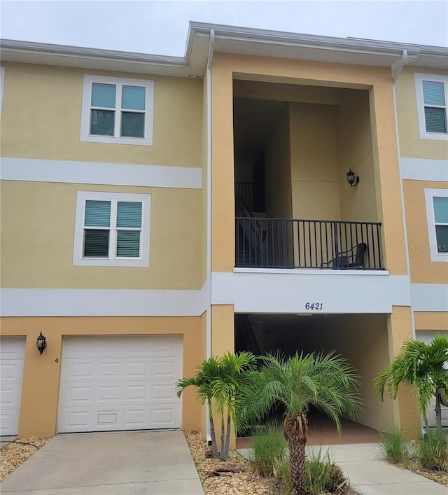 view of front facade with a garage