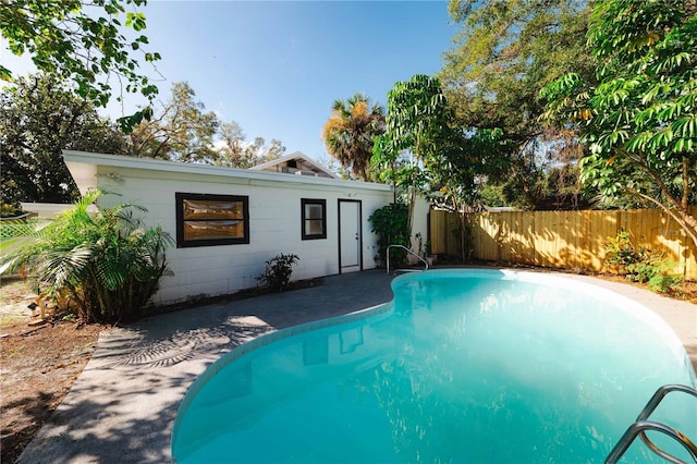 view of swimming pool