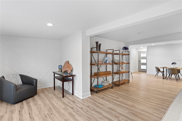 living area featuring light wood-type flooring, baseboards, and recessed lighting