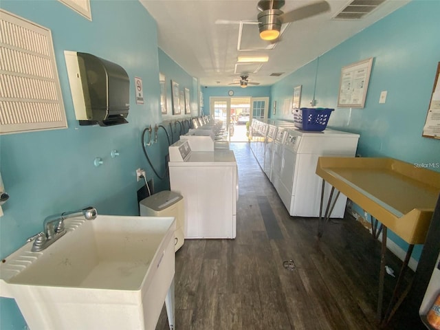 common laundry area with dark wood-style floors, visible vents, ceiling fan, a sink, and washer and dryer