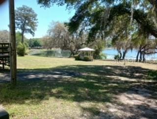 view of yard featuring a water view