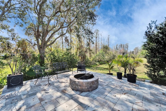 view of patio featuring an outdoor fire pit