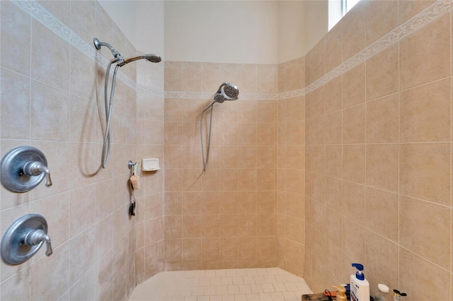 bathroom featuring a tile shower