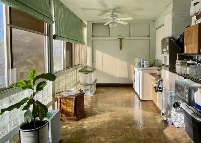 sunroom featuring ceiling fan