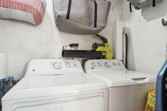 washroom featuring washer and clothes dryer