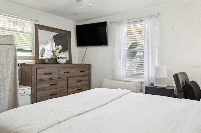 bedroom featuring ceiling fan