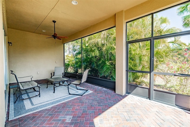 sunroom with ceiling fan