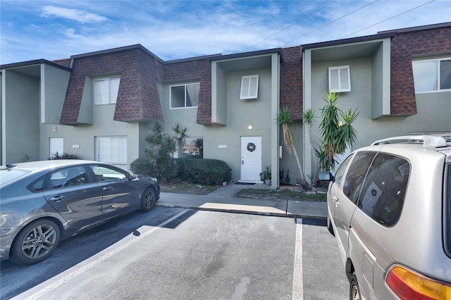 view of front of property featuring washer / clothes dryer