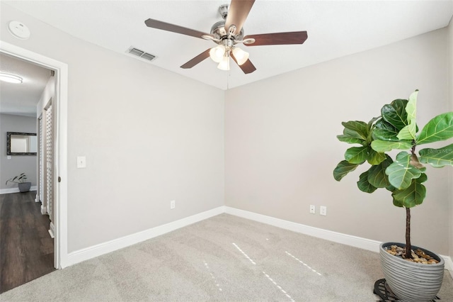 carpeted spare room featuring ceiling fan