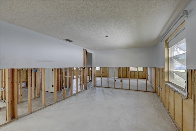 spare room featuring a textured ceiling