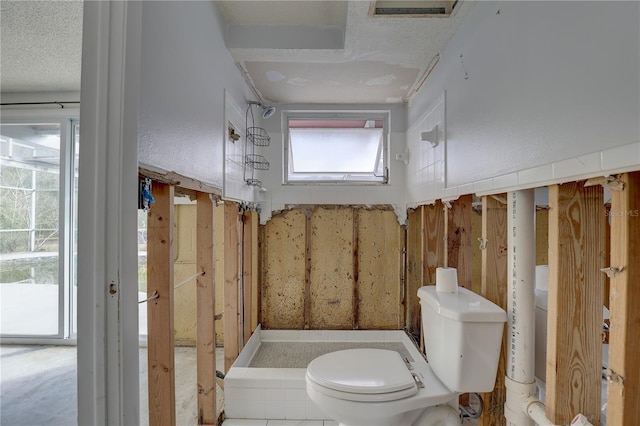 bathroom featuring toilet and a textured ceiling