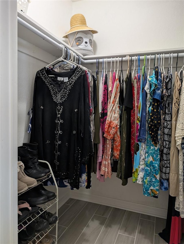 walk in closet featuring wood tiled floor