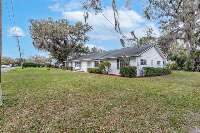 ranch-style home with a front yard