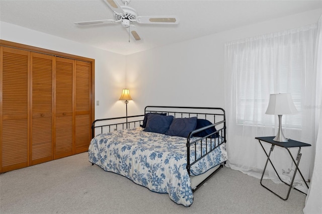 bedroom featuring carpet floors, ceiling fan, and a closet