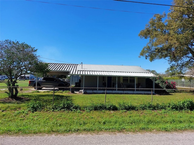 view of front of property featuring a carport