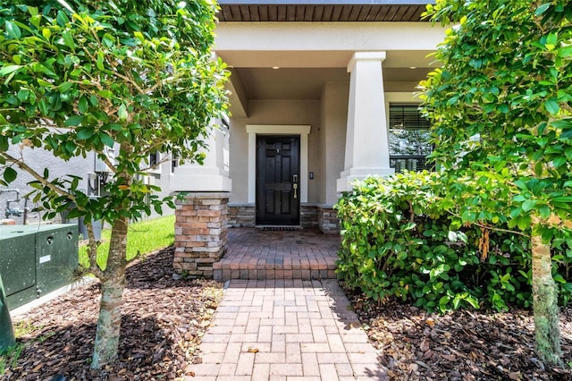 entrance to property featuring a porch