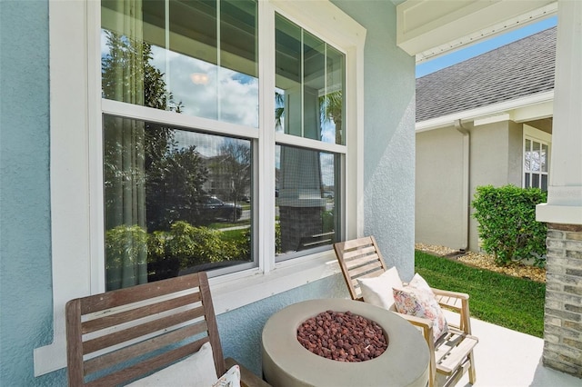 view of patio with an outdoor fire pit