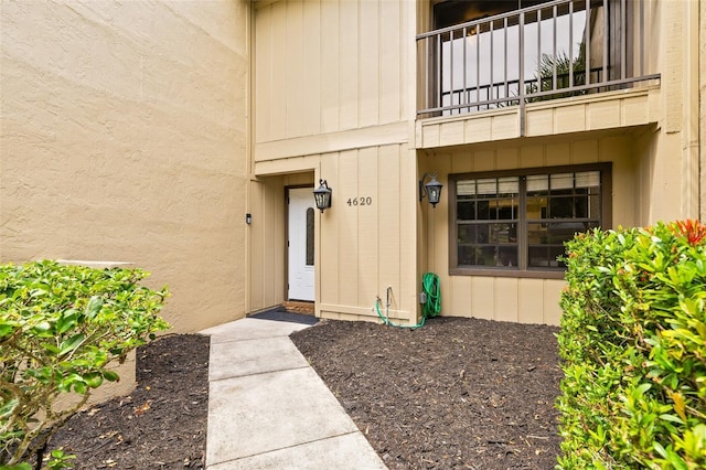 entrance to property with a balcony