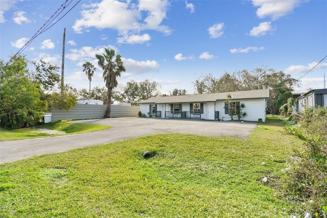 single story home with a front yard