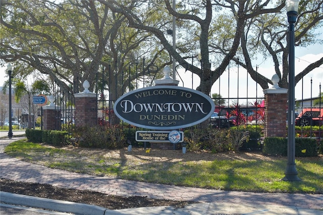 view of community / neighborhood sign