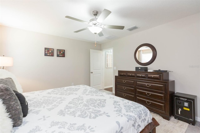 bedroom with ceiling fan