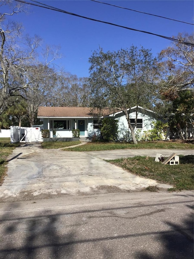 view of front of house featuring concrete driveway