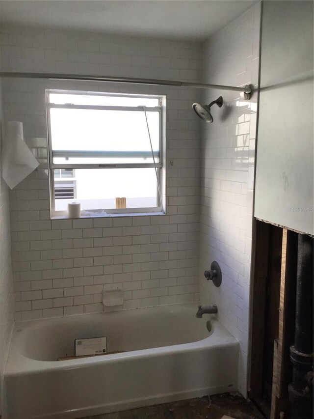 bathroom featuring shower / washtub combination