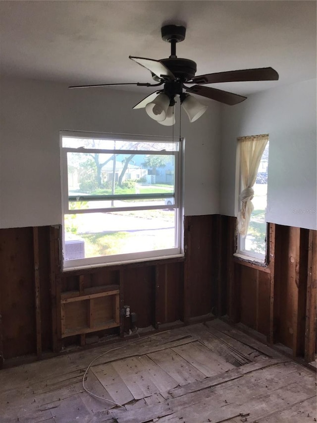 empty room with ceiling fan