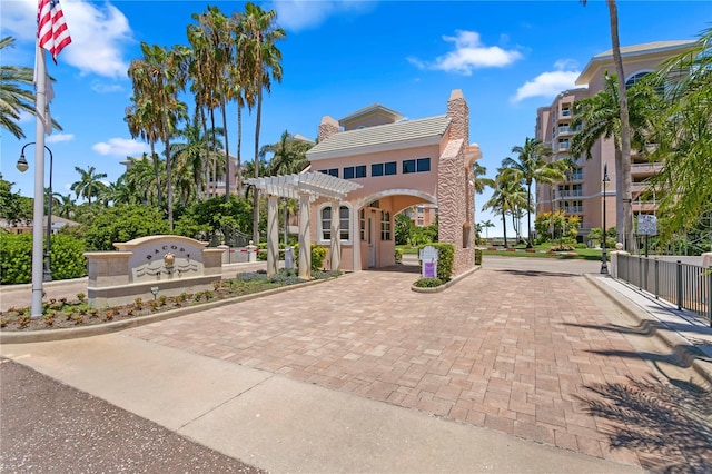 view of front of property featuring a pergola