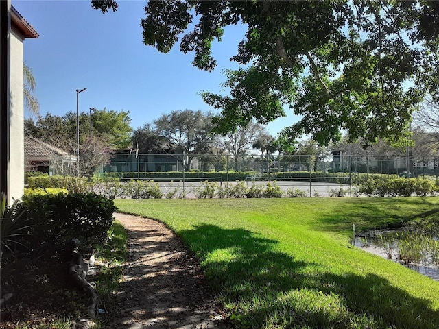 view of property's community featuring a lawn