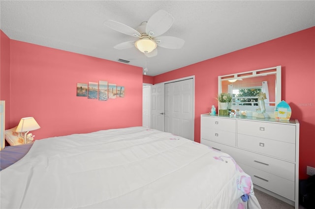 9911 Antilles Dr, Seminole, FL 33776 - bedroom with ceiling fan, a closet, a textured ceiling, and visible vents