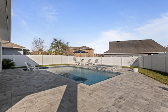 view of pool with an in ground hot tub and a patio