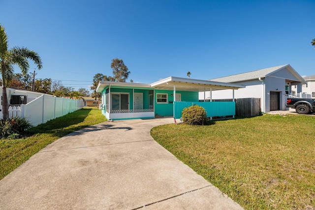 view of front of property featuring a porch, a garage, and a front lawn