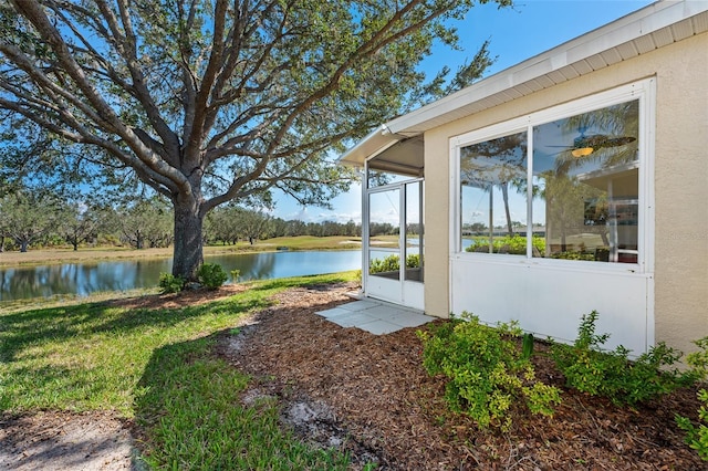 view of yard featuring a water view